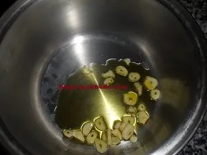 sofrito de ajos con aceite de oliva virgen